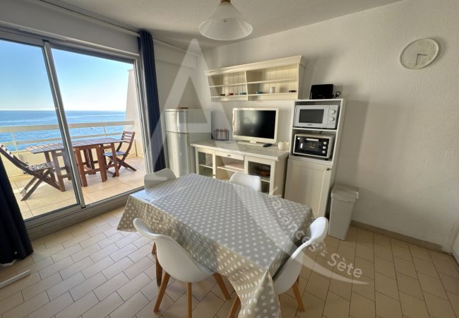  in Sète - 076 / GRAND STUDIO AVEC LARGE TERRASSE ET PARKING