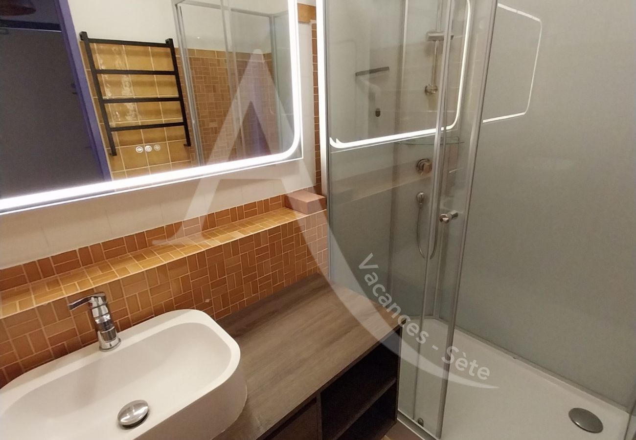 Ferienwohnung in Sète - 021 / T2 VUE MER AVEC WI-FI ET PARKING