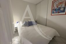 Ferienwohnung in Sète - 209 / GRAND T2 VUE MER AVEC PISCINE ET CLIM SÉJOUR