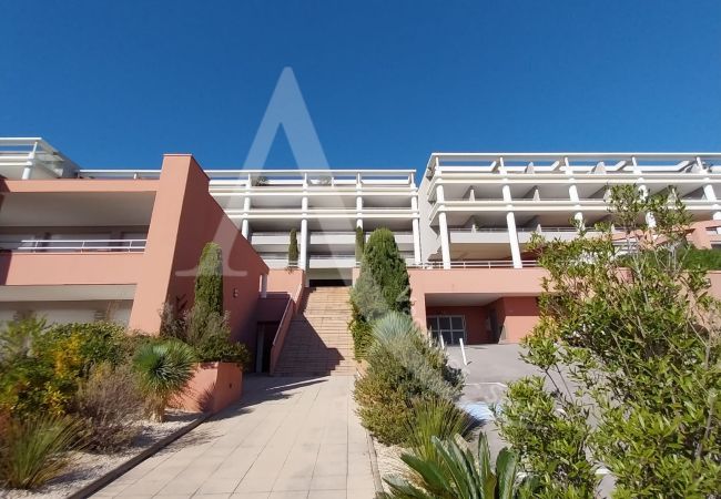 Ferienwohnung in Sète - 355 / T3 VUE MER DEGAGÉE AVEC PISCINE ET GARAGE Ferienwohnung in Sète - 355 / T3 VUE MER DEGAGÉE AVEC PISCINE ET GARAGE