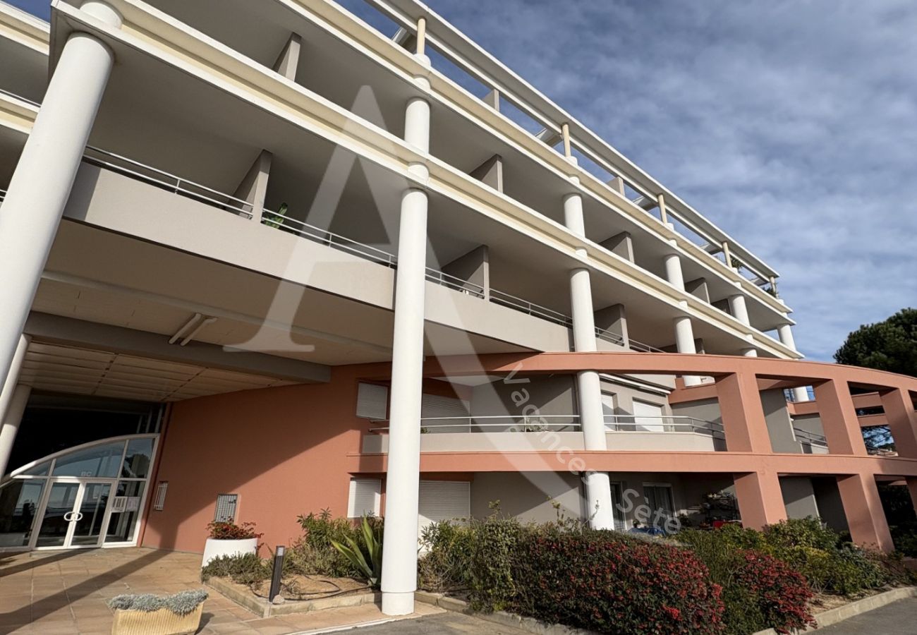 Ferienwohnung in Sète - 355 / T3 VUE MER DEGAGÉE AVEC PISCINE ET GARAGE Ferienwohnung in Sète - 355 / T3 VUE MER DEGAGÉE AVEC PISCINE ET GARAGE