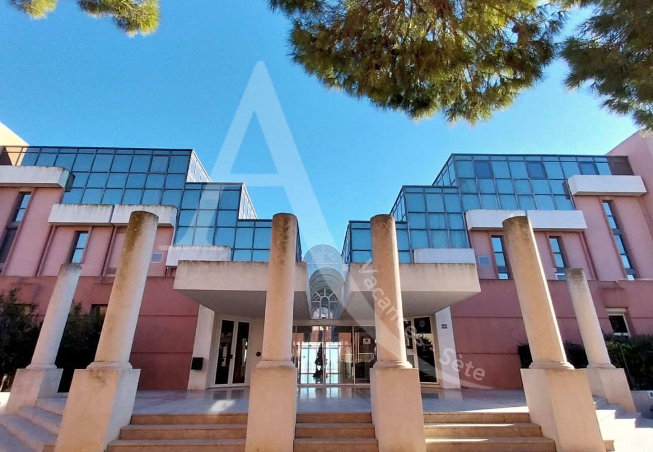 Studio in Sète - 026 / STUDIO AVEC PARKING, WI-FI ET PISCINE Studio in Sète - 026 / STUDIO AVEC PARKING, WI-FI ET PISCINE