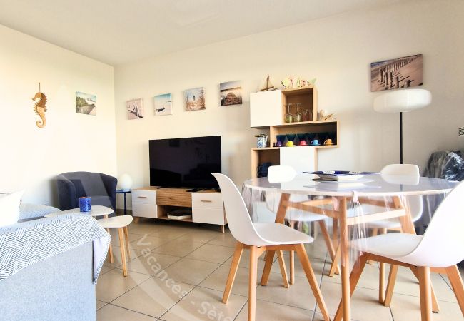  in Sète - 048 /T2 MODERNE AVEC PARKING, TERRASSE ET PISCINE