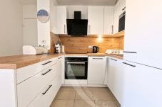 Ferienwohnung in Sète - 048 /T2 MODERNE AVEC PARKING, TERRASSE ET PISCINE