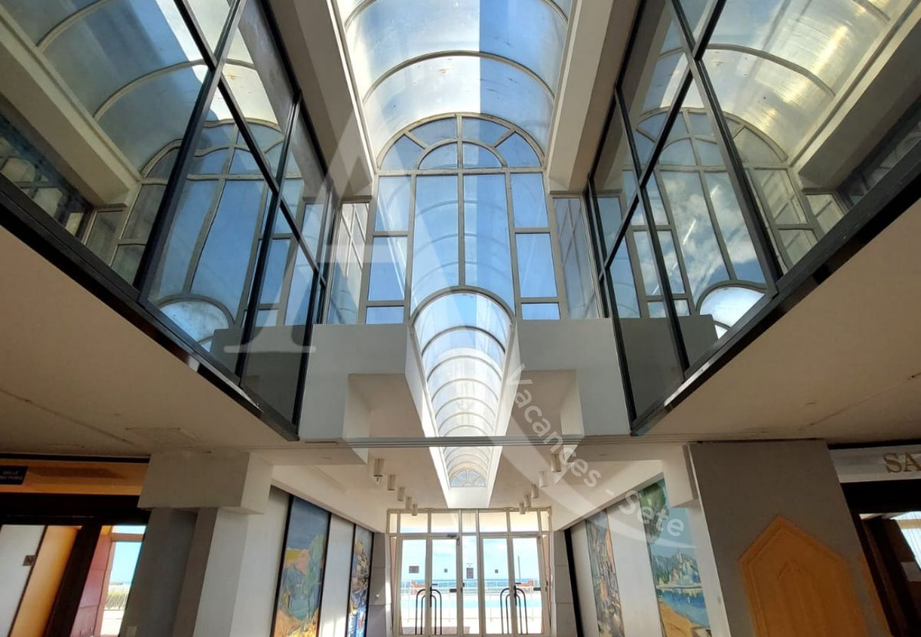 Studio in Sète - 064 / STUDIO CABINE CLIM,WIFI ET PARKING Studio in Sète - 064 / STUDIO CABINE CLIM,WIFI ET PARKING