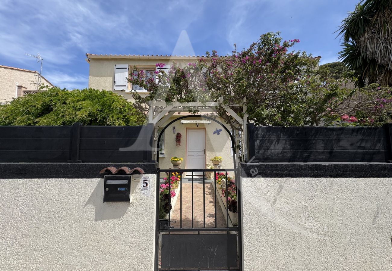 Villa in Sète - 005/ MAISON 6PERS, JARDIN ET WIFI Villa in Sète - 005/ MAISON 6PERS, JARDIN ET WIFI