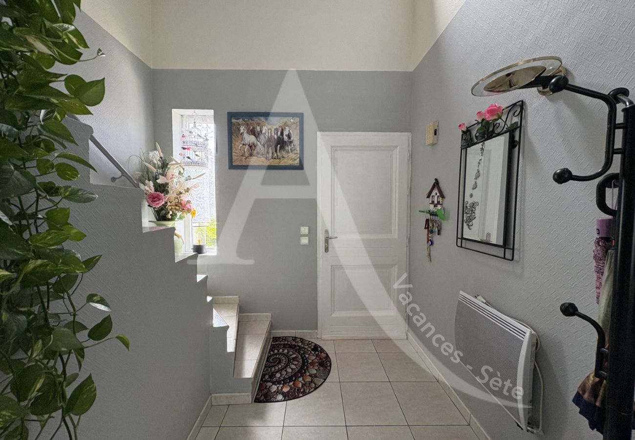 Villa in Sète - 005/ MAISON 6PERS, JARDIN ET WIFI Villa in Sète - 005/ MAISON 6PERS, JARDIN ET WIFI