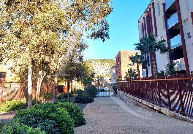 Apartment in Sète - 035 / T2 CLIM, TERRASSE ET PARKING Apartment in Sète - 035 / T2 CLIM, TERRASSE ET PARKING