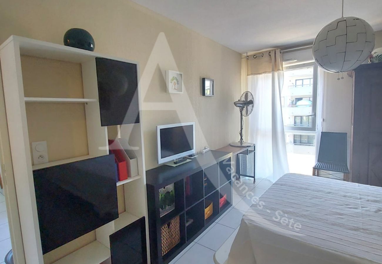 Apartment in Sète - 035 / T2 CLIM, TERRASSE ET PARKING Apartment in Sète - 035 / T2 CLIM, TERRASSE ET PARKING