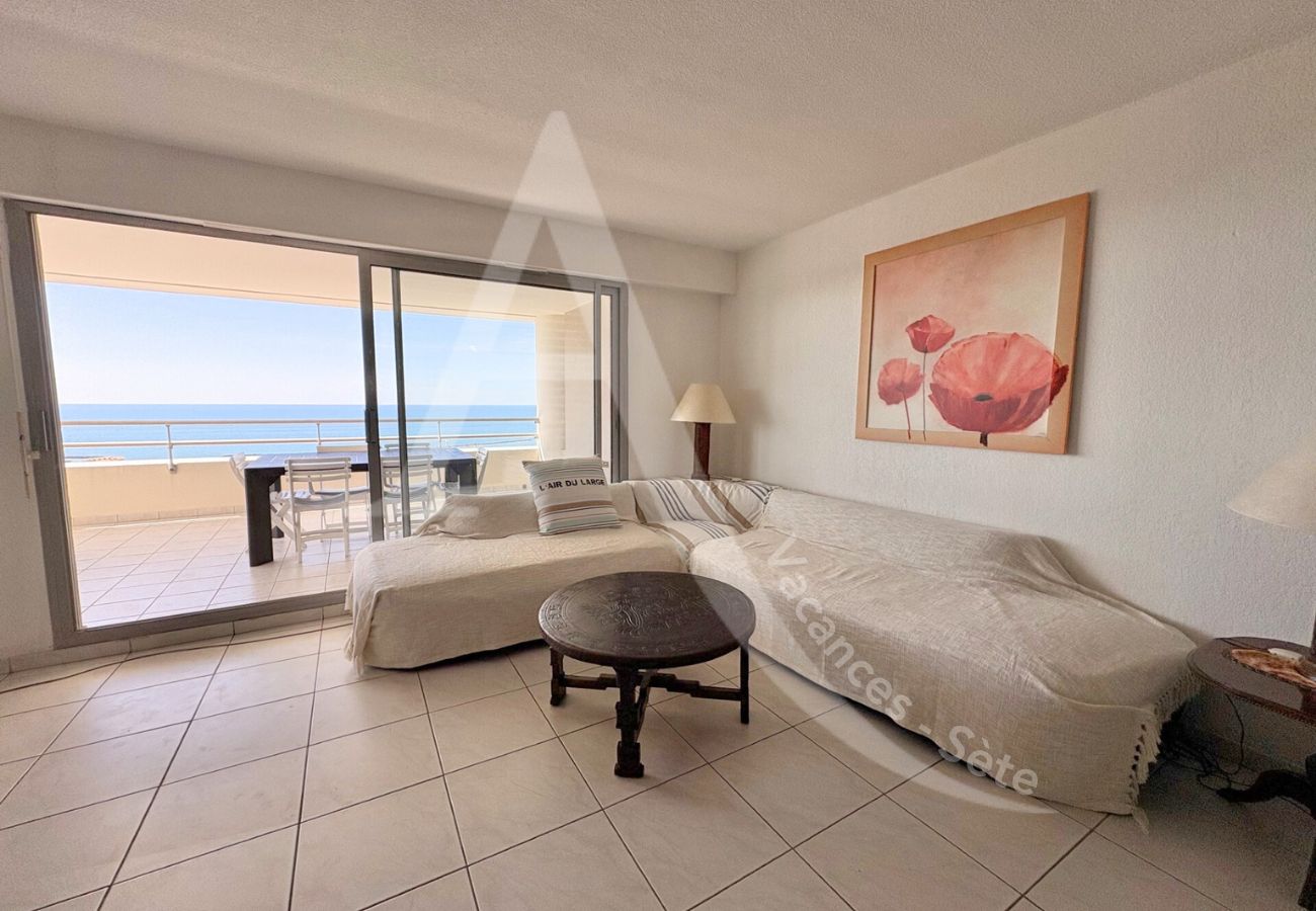 Apartment in Sète - 045 / T4 AVEC PISCINE, PARKING, CLIM ET WI-FI