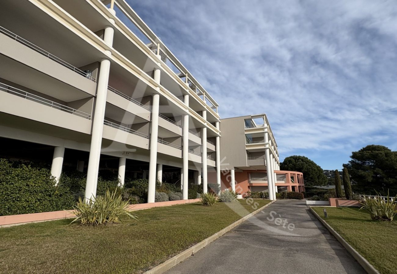 Apartment in Sète - 077 / T3 VUE MER AVEC PISCINE, PARKING ET GARAGE Apartment in Sète - 077 / T3 VUE MER AVEC PISCINE, PARKING ET GARAGE