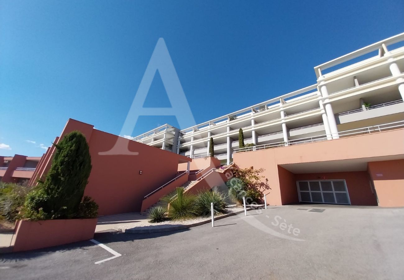 Apartment in Sète - 077 / T3 VUE MER AVEC PISCINE, PARKING ET GARAGE Apartment in Sète - 077 / T3 VUE MER AVEC PISCINE, PARKING ET GARAGE