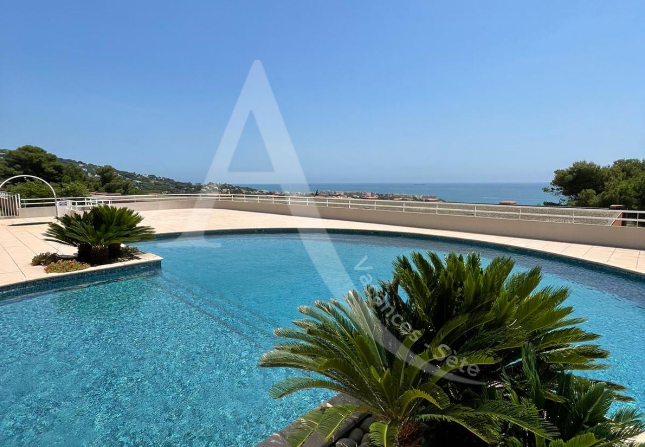 Apartment in Sète - 077 / T3 VUE MER AVEC PISCINE, PARKING ET GARAGE Apartment in Sète - 077 / T3 VUE MER AVEC PISCINE, PARKING ET GARAGE