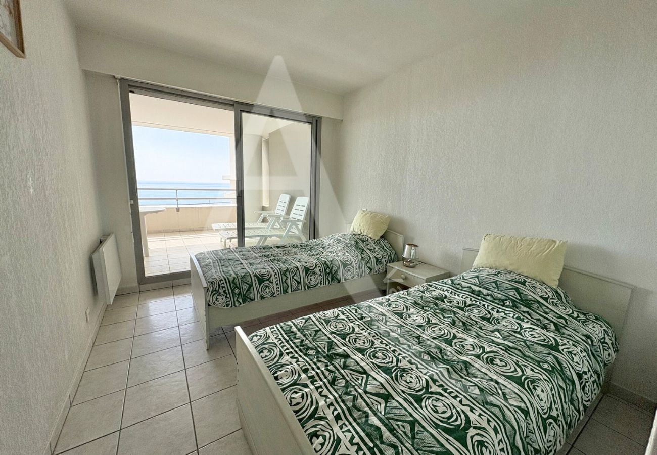 Apartment in Sète - 077 / T3 VUE MER AVEC PISCINE, PARKING ET GARAGE Apartment in Sète - 077 / T3 VUE MER AVEC PISCINE, PARKING ET GARAGE