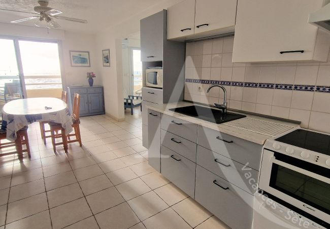 Apartment in Sète - 196 / T3 VUE MER AVEC PARKING