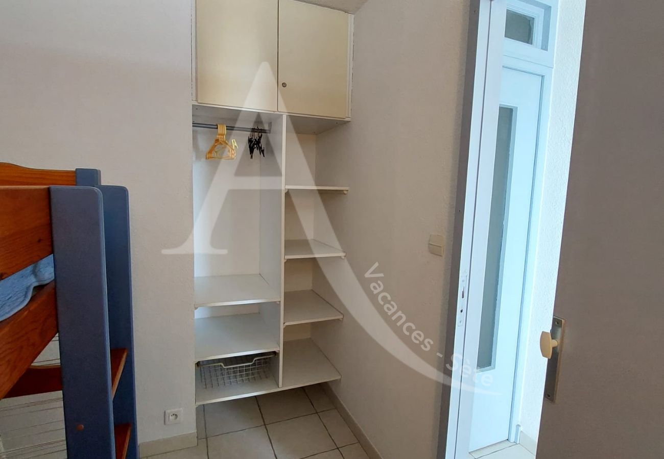 Apartment in Sète - 196 / T3 VUE MER AVEC PARKING