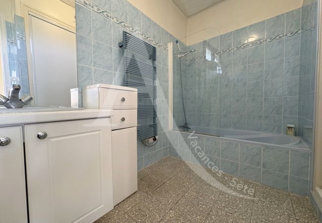 Villa in Sète - 136 / VILLA AVEC VUE + WI-FI SUR LES HAUTEURS  Villa in Sète - 136 / VILLA AVEC VUE + WI-FI SUR LES HAUTEURS