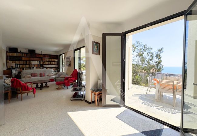 Villa/Dettached house in Sète - 136 / VILLA AVEC VUE + WI-FI SUR LES HAUTEURS 