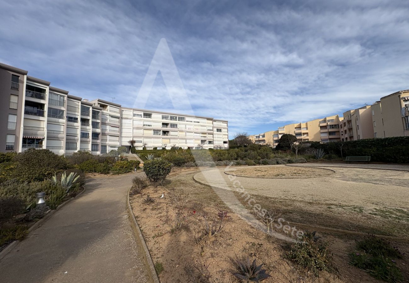 Studio in Sète - 103 / STUDIO AVEC PARKING FACE A LA MER