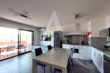 Apartment in Sète - 302 / T2 AVEC CLIM SÉJOUR, GARAGE ET PISCINE
