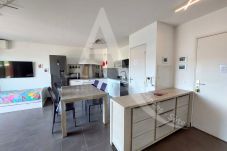 Apartment in Sète - 302 / T2 AVEC CLIM SÉJOUR, GARAGE ET PISCINE