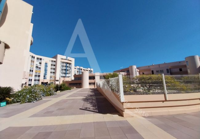 Apartment in Sète - 134/ T2 SPACIEUX, CLIM SALON ET GARAGE Apartment in Sète - 134/ T2 SPACIEUX, CLIM SALON ET GARAGE