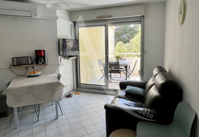 Apartment in Sète - 186 / T2 AVEC CLIM SÉJOUR, WI-FI ET ACCÈS TENNIS Apartment in Sète - 186 / T2 AVEC CLIM SÉJOUR, WI-FI ET ACCÈS TENNIS