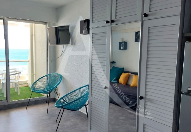 Apartment in Sète - 145 / T2 VUE MER AVEC PARKING ET CLIM SÉJOUR Apartment in Sète - 145 / T2 VUE MER AVEC PARKING ET CLIM SÉJOUR
