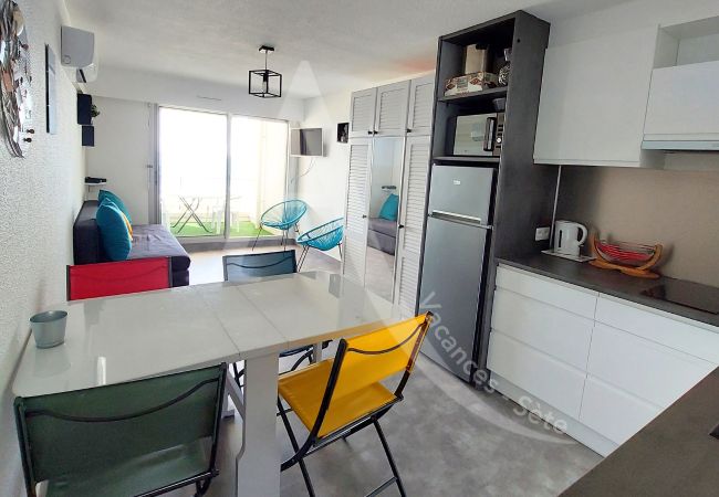 Apartment in Sète - 145 / T2 VUE MER AVEC PARKING ET CLIM SÉJOUR Apartment in Sète - 145 / T2 VUE MER AVEC PARKING ET CLIM SÉJOUR