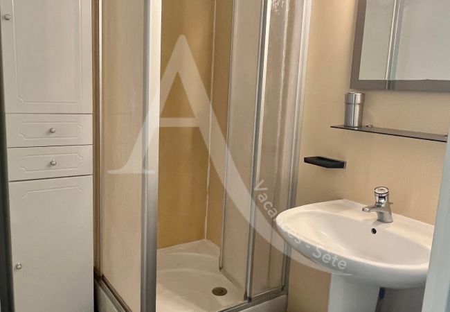 Apartment in Sète - 025 / T2 AVEC CLIM SALON, PISCINE ET VUE MER Apartment in Sète - 025 / T2 AVEC CLIM SALON, PISCINE ET VUE MER