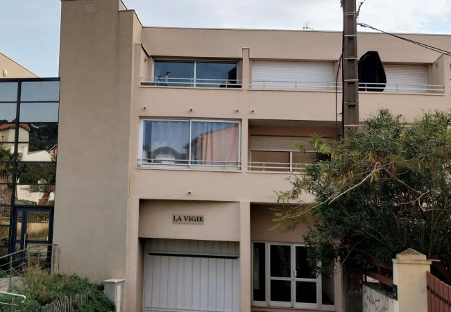 Studio in Sète - 030 / SPACIEUX STUDIO PROCHE MER AVEC WI-FI  Studio in Sète - 030 / SPACIEUX STUDIO PROCHE MER AVEC WI-FI