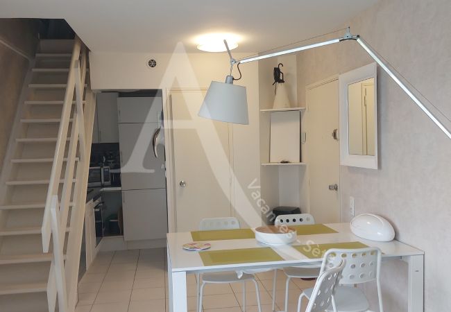 Apartment in Sète - 098/T2 DUPLEX, 2 TERRASSES, CLIM ET PARKING Apartment in Sète - 098/T2 DUPLEX, 2 TERRASSES, CLIM ET PARKING