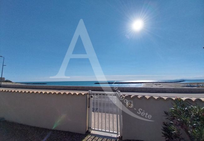 Apartment in Sète - 098/T2 DUPLEX, 2 TERRASSES, CLIM ET PARKING Apartment in Sète - 098/T2 DUPLEX, 2 TERRASSES, CLIM ET PARKING