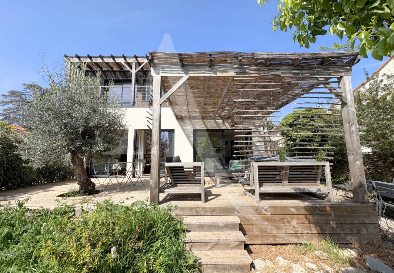 Villa in Sète - 078 / VILLA BOIS MODERNE, CLIM ET WIFI Villa in Sète - 078 / VILLA BOIS MODERNE, CLIM ET WIFI