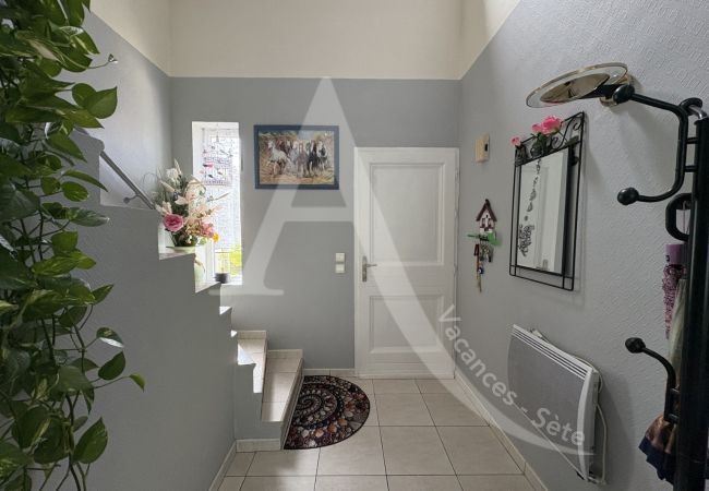 Villa in Sète - 005/ MAISON 6PERS, JARDIN ET WIFI Villa in Sète - 005/ MAISON 6PERS, JARDIN ET WIFI