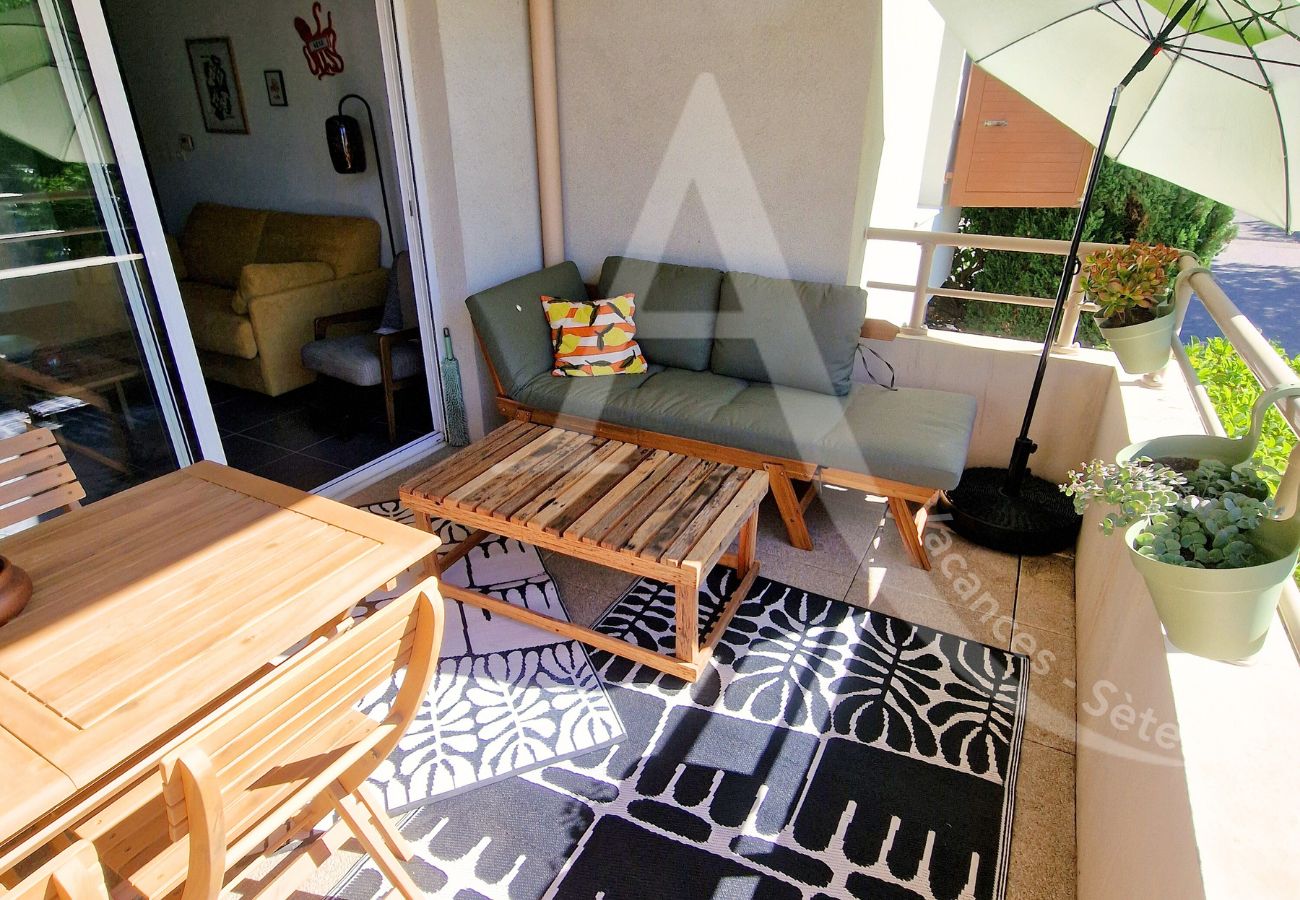 Apartment in Sète - 031/T2 AVEC TERRASSE ET PLACE DE PARKING