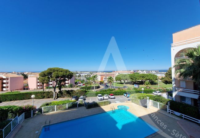 Apartment in Sète - 032/T2 AVEC PARKING ET ASCENSEUR, VUE PISCINE Apartment in Sète - 032/T2 AVEC PARKING ET ASCENSEUR, VUE PISCINE