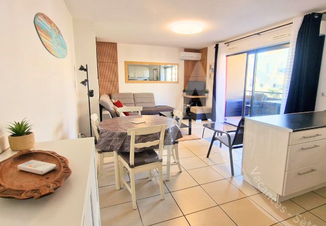 Apartment in Sète - 012 / GRAND T3 AVEC CLIM, GARAGE, PISCINE