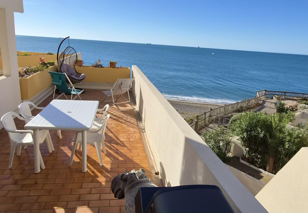 Apartment in Sète - 011 / T3 LUMINEUX AVEC TERRASSE VUE MER ET CLIM