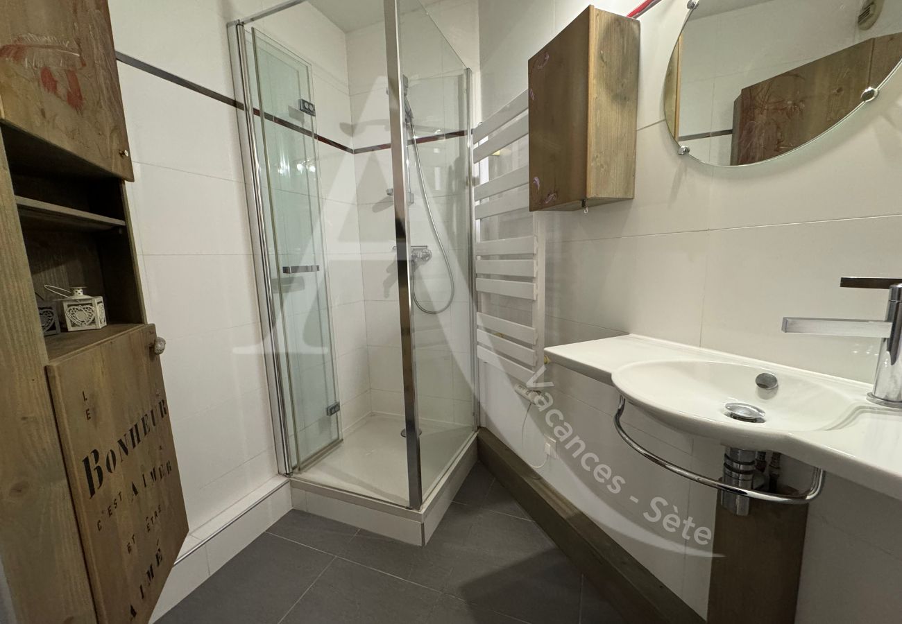 Apartamento en Sète - 182 / T2 AVEC PARKING, PISCINE ET ASCENSEUR