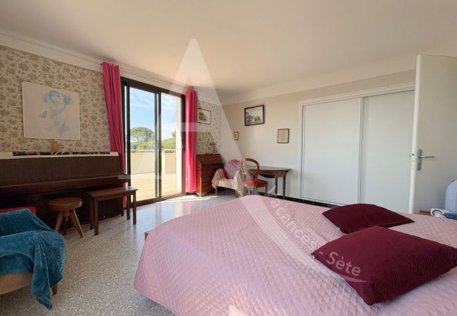 Villa en Sète - 136 / VILLA AVEC VUE + WI-FI SUR LES HAUTEURS  Villa en Sète - 136 / VILLA AVEC VUE + WI-FI SUR LES HAUTEURS