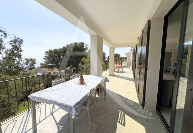Villa en Sète - 136 / VILLA AVEC VUE + WI-FI SUR LES HAUTEURS  Villa en Sète - 136 / VILLA AVEC VUE + WI-FI SUR LES HAUTEURS