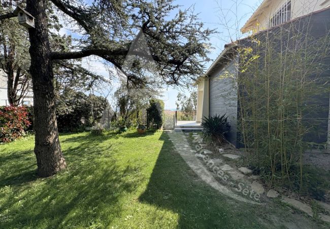 Villa en Sète - 136 / VILLA AVEC VUE + WI-FI SUR LES HAUTEURS  Villa en Sète - 136 / VILLA AVEC VUE + WI-FI SUR LES HAUTEURS
