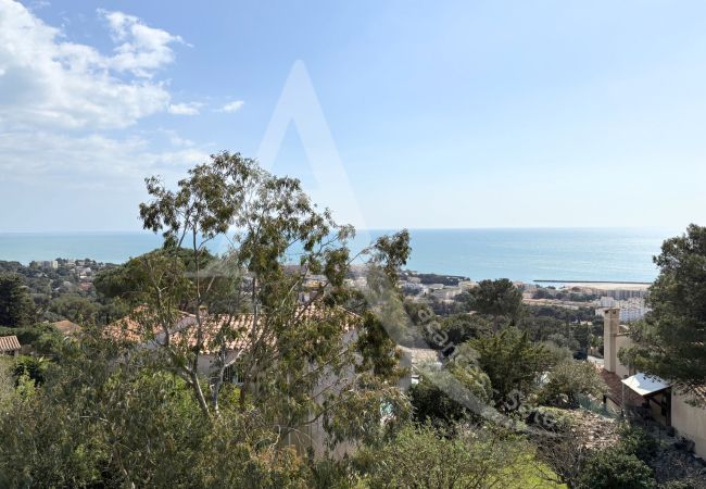 Villa en Sète - 136 / VILLA AVEC VUE + WI-FI SUR LES HAUTEURS  Villa en Sète - 136 / VILLA AVEC VUE + WI-FI SUR LES HAUTEURS