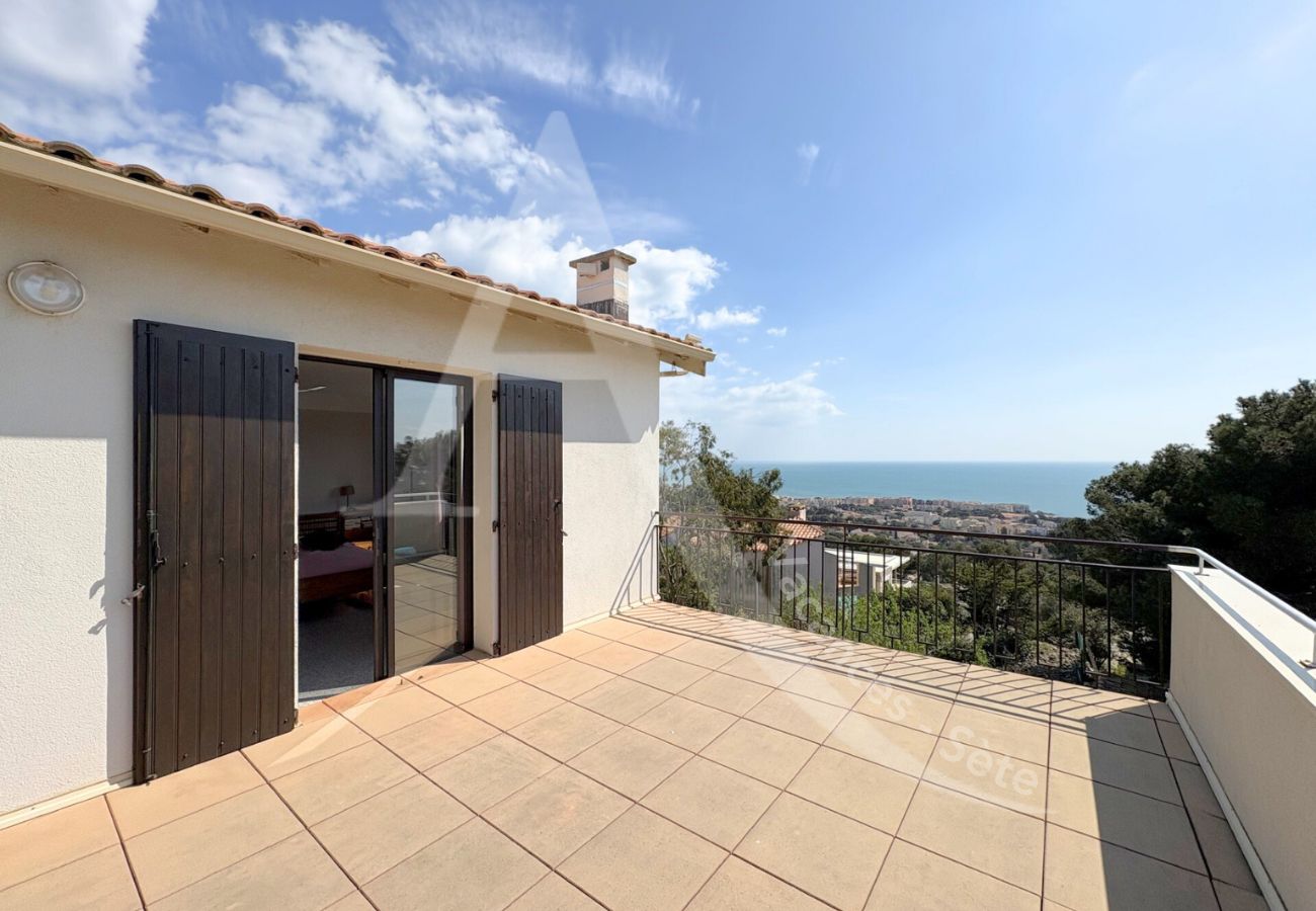 Villa en Sète - 136 / VILLA AVEC VUE + WI-FI SUR LES HAUTEURS  Villa en Sète - 136 / VILLA AVEC VUE + WI-FI SUR LES HAUTEURS