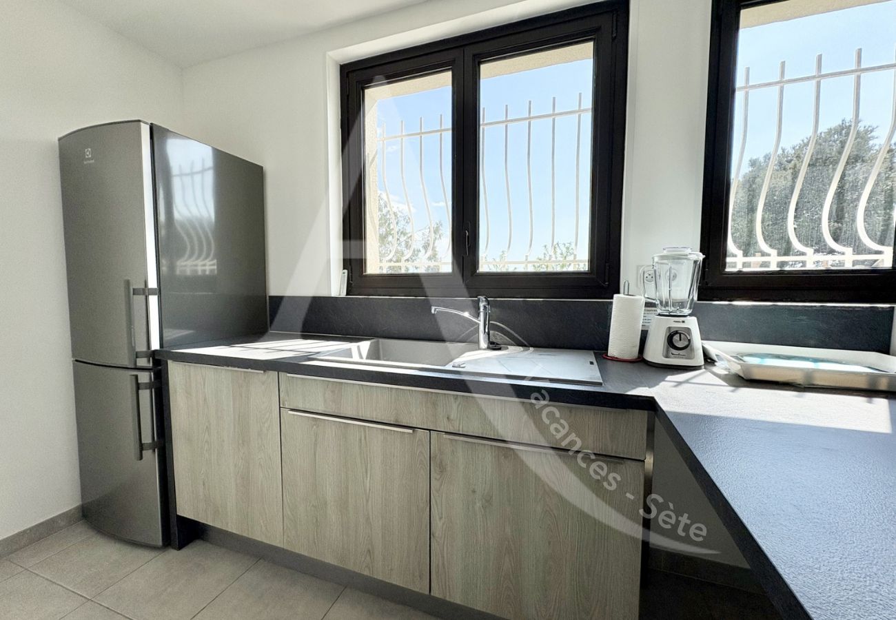 Villa en Sète - 136 / VILLA AVEC VUE + WI-FI SUR LES HAUTEURS  Villa en Sète - 136 / VILLA AVEC VUE + WI-FI SUR LES HAUTEURS