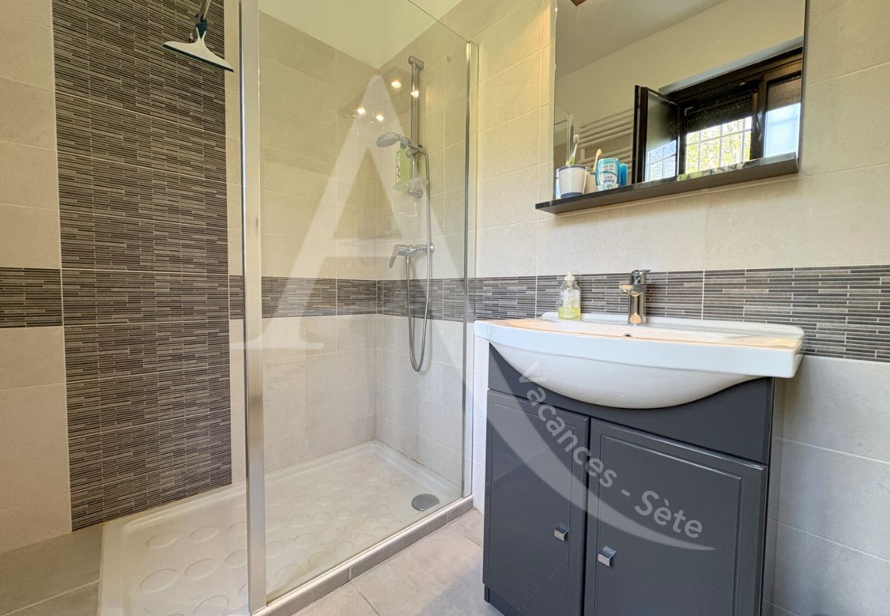Villa en Sète - 136 / VILLA AVEC VUE + WI-FI SUR LES HAUTEURS  Villa en Sète - 136 / VILLA AVEC VUE + WI-FI SUR LES HAUTEURS