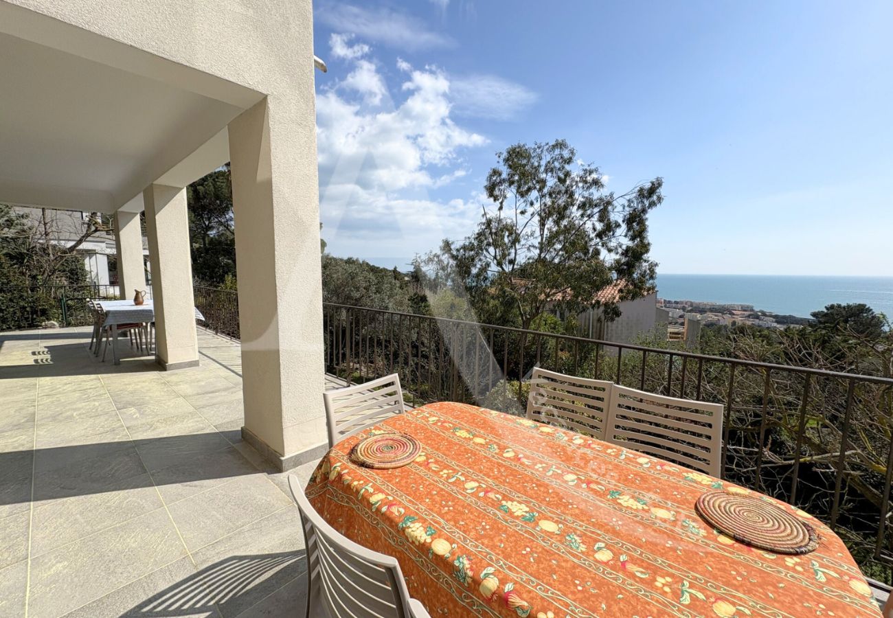 Villa en Sète - 136 / VILLA AVEC VUE + WI-FI SUR LES HAUTEURS  Villa en Sète - 136 / VILLA AVEC VUE + WI-FI SUR LES HAUTEURS