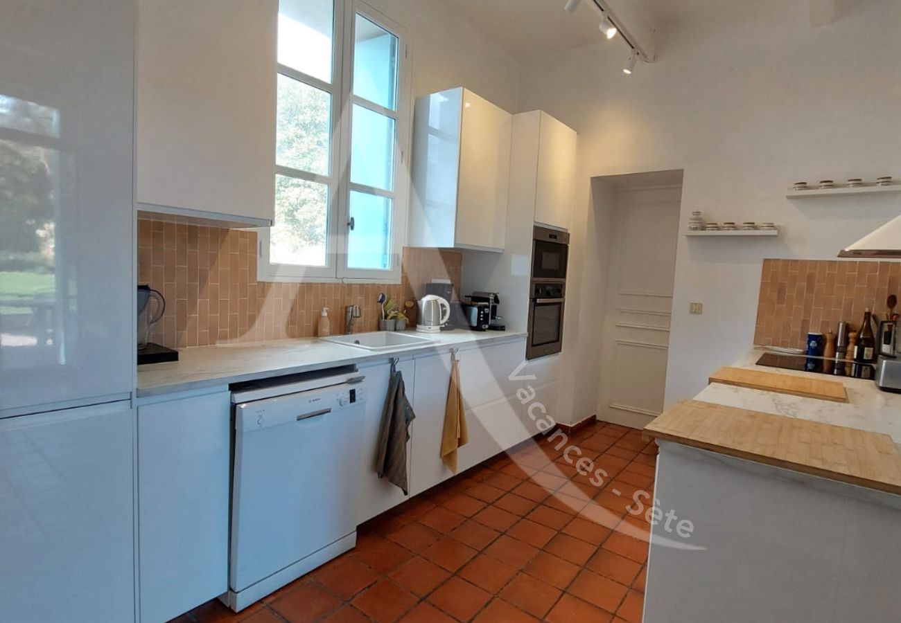 Villa en Sète - 510 / MAISON 10 PERS, PISCINE PRIVEE, WIFI Villa en Sète - 510 / MAISON 10 PERS, PISCINE PRIVEE, WIFI