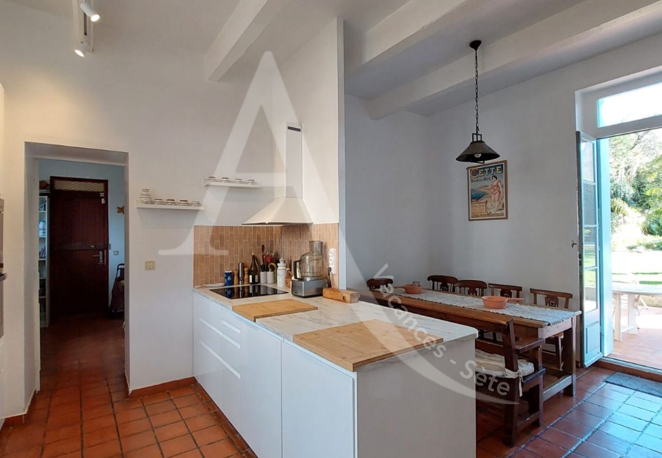 Villa en Sète - 510 / MAISON 10 PERS, PISCINE PRIVEE, WIFI Villa en Sète - 510 / MAISON 10 PERS, PISCINE PRIVEE, WIFI